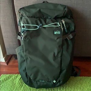 REI COOP RUCKPACK 18L